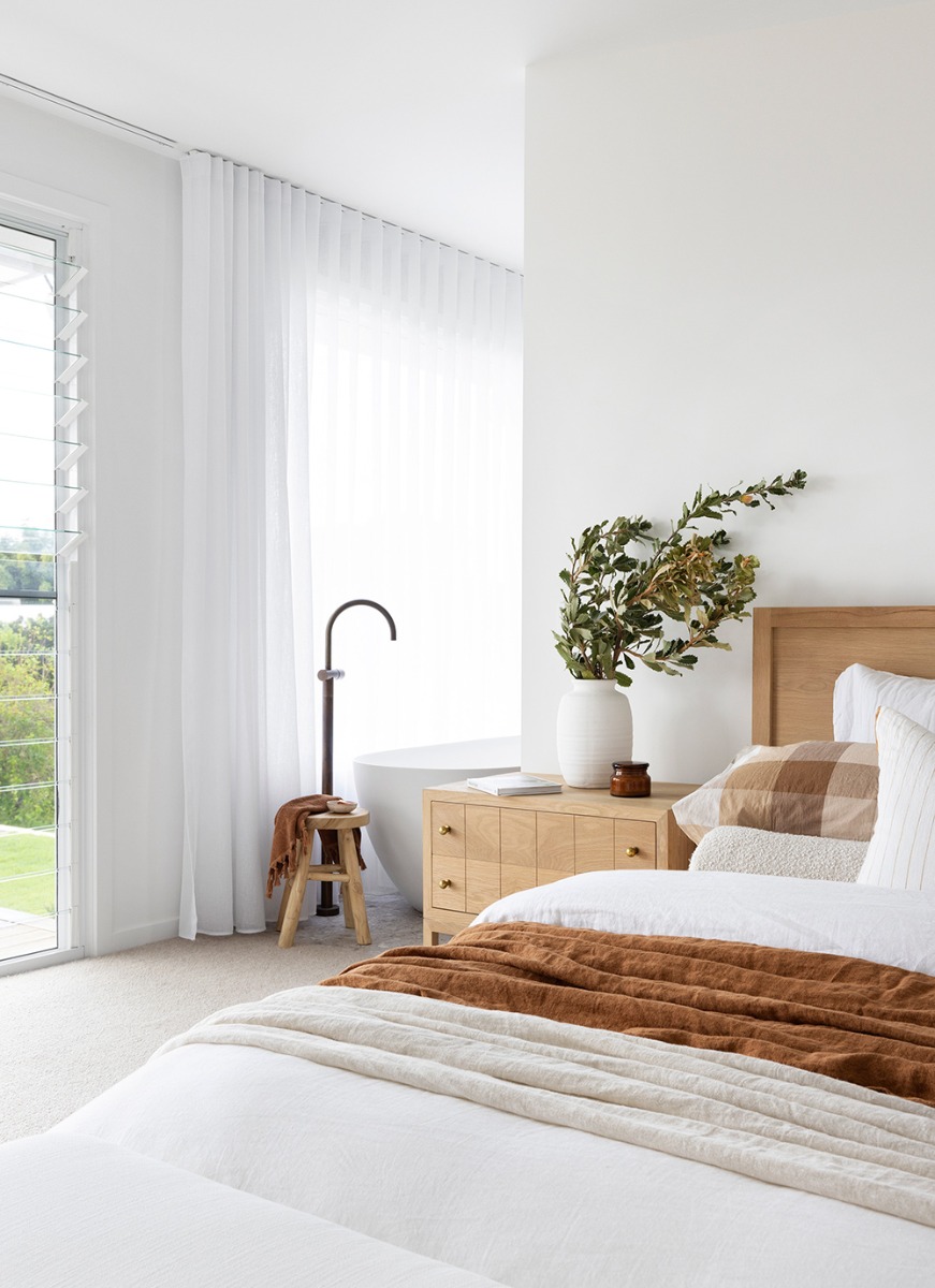 Clovelly Bed Super King Size American Oak, 215cm Wide x 217cm Long x 122cm High - Image 12