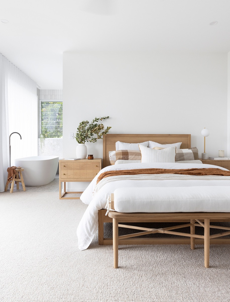 Clovelly Bed Queen Size American Oak, 165cm Wide x 217cm Long x 122cm High - Image 15