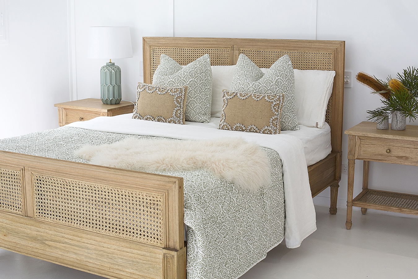 Hamilton Cane Bed King Size Weathered Oak, 195cm Wide x 217cm Long x 122cm High - Image 2