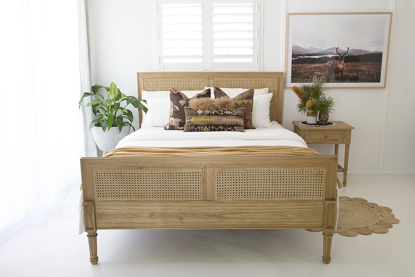 Hamilton Cane Bed King Size Weathered Oak, 195cm Wide x 217cm Long x 122cm High - Image 5