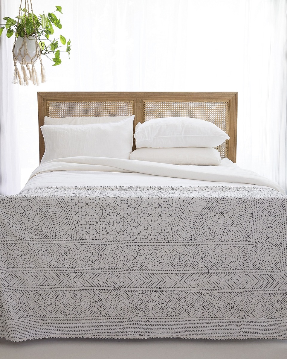 Hamilton Cane Bed King Size Weathered Oak, 195cm Wide x 217cm Long x 122cm High - Image 8