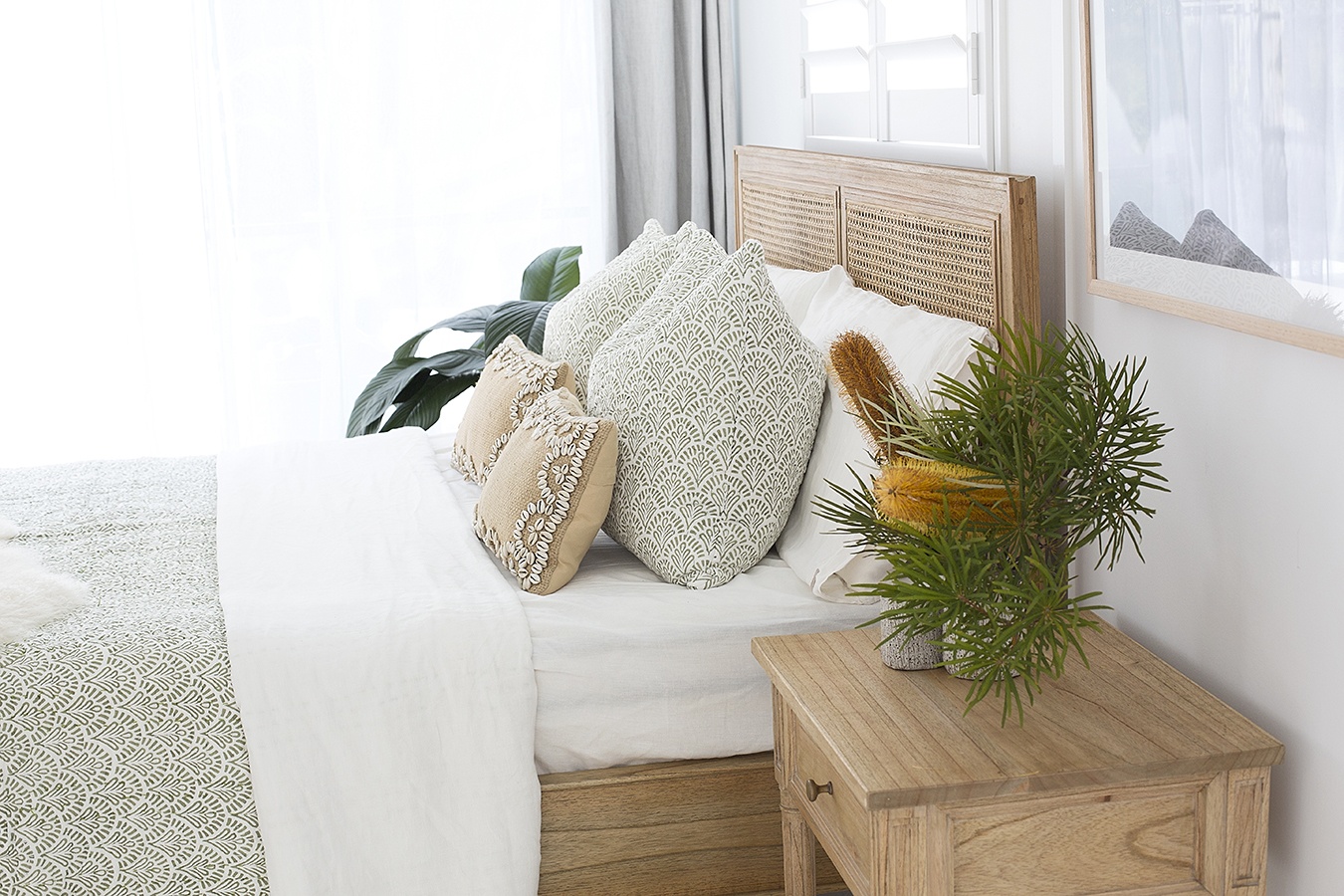 Hamilton Cane Bed Queen Size Low End Weathered Oak, 165cm Wide x 217cm Long x 122cm High - Image 4