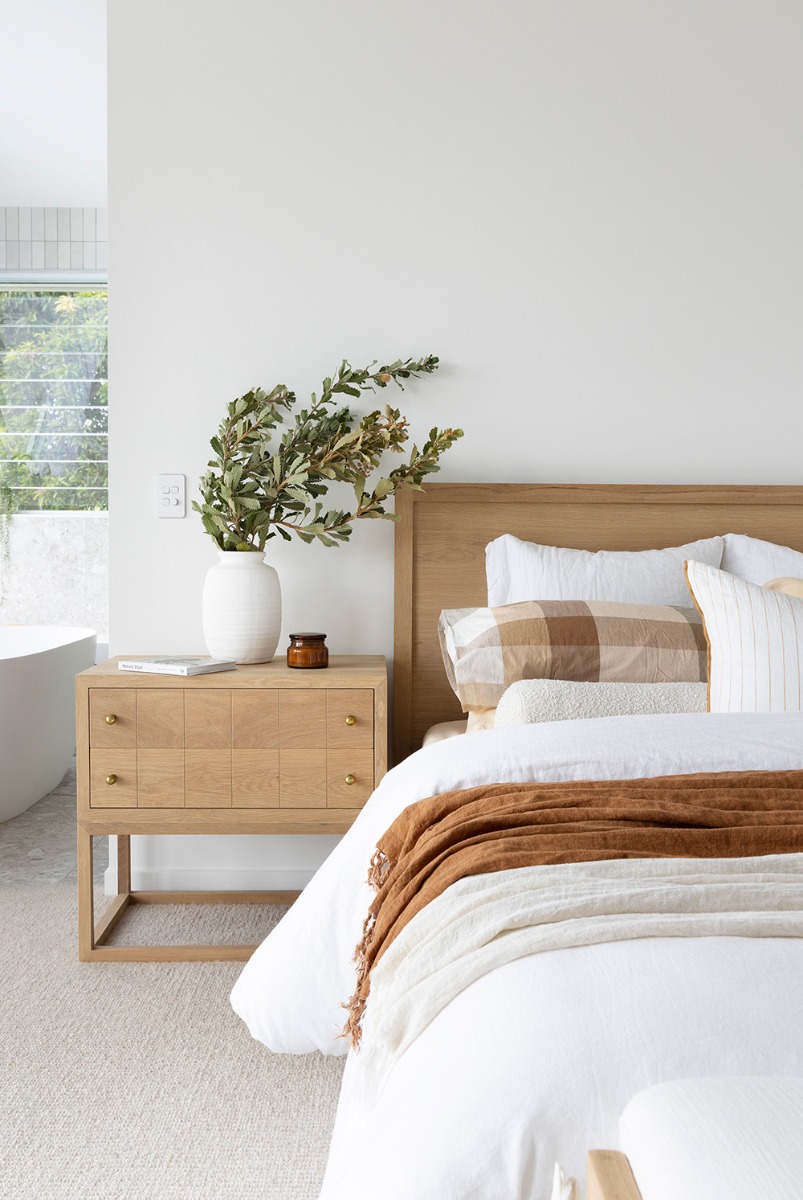 Clovelly Bed Double Size American Oak, 150cm Wide x 200cm Long x 112cm High - Image 12
