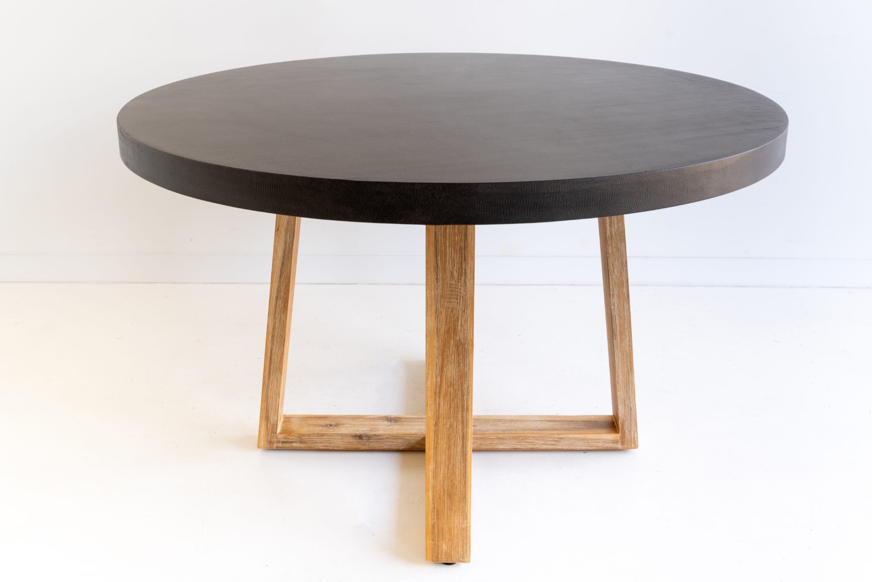 1.0m Alta Round Elkstone Dining Table – Ebony Black with Light Honey Legs - Image 7