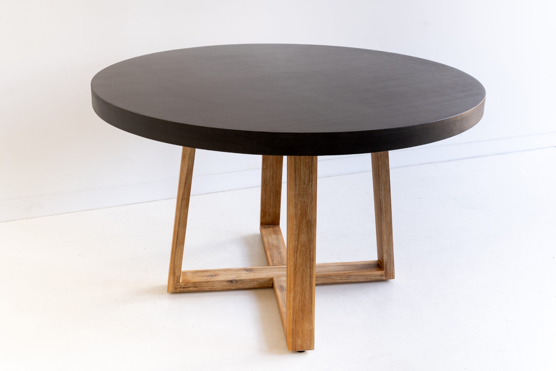 1.0m Alta Round Elkstone Dining Table – Ebony Black with Light Honey Legs - Image 10