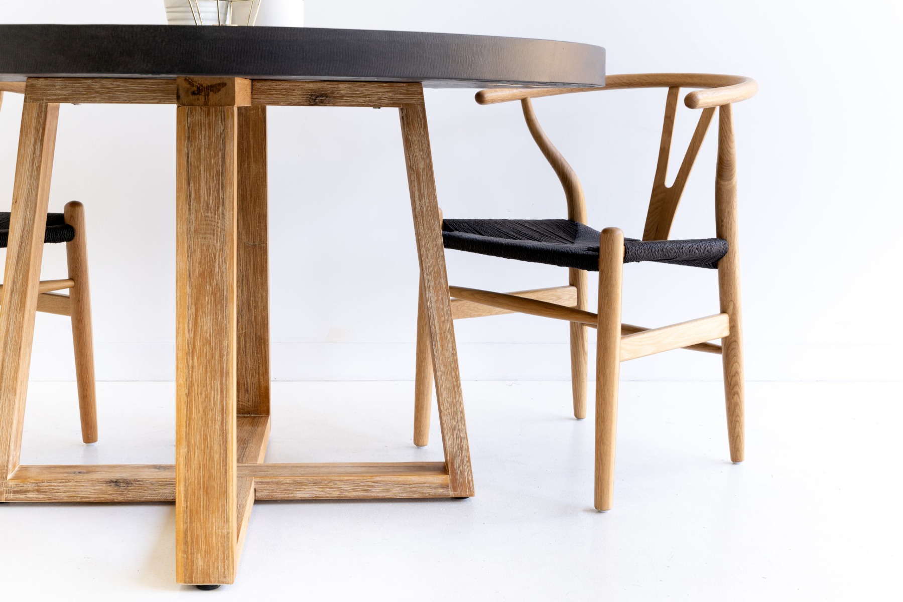 1.0m Alta Round Elkstone Dining Table – Ebony Black with Light Honey Legs - Image 15
