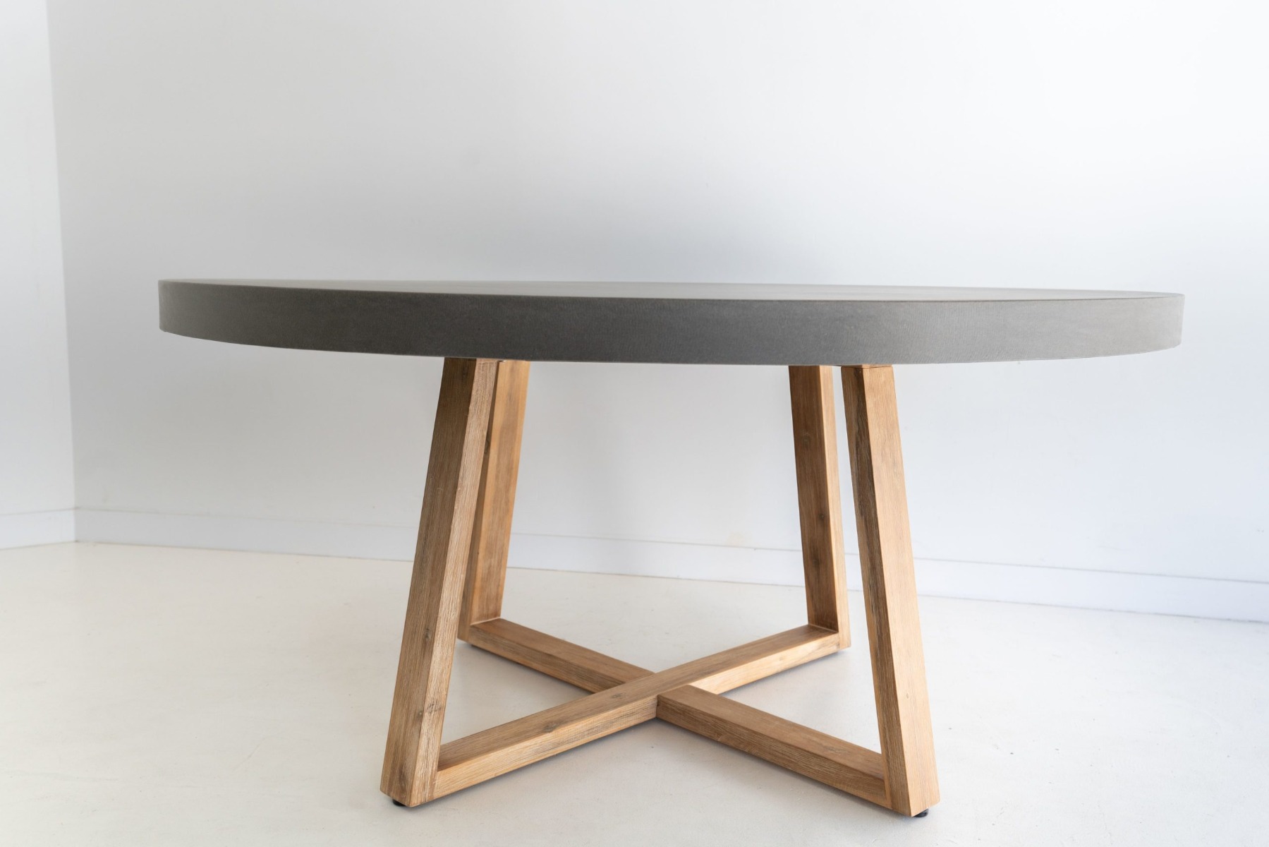 1.6m Alta Elkstone Round Dining Table – Pebble Grey with Light Honey Legs - Image 2