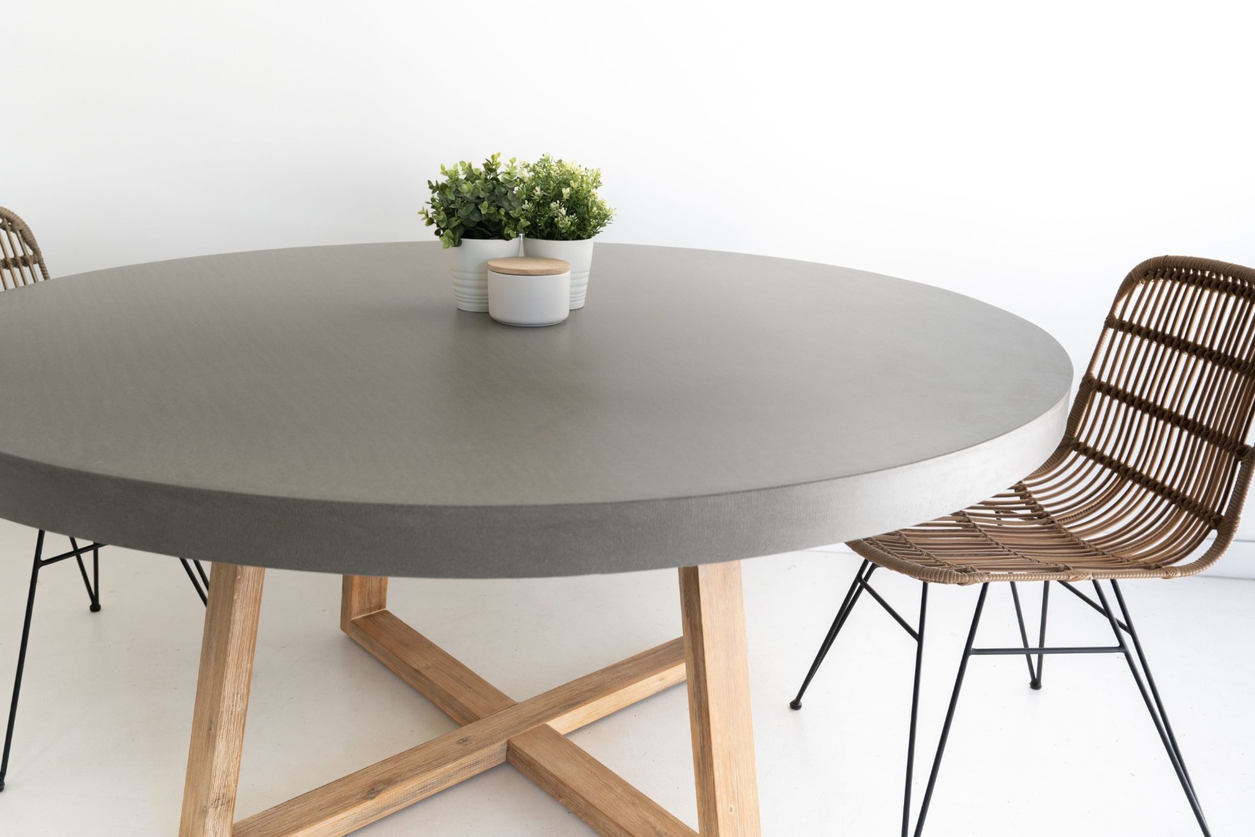 1.6m Alta Elkstone Round Dining Table – Pebble Grey with Light Honey Legs - Image 5