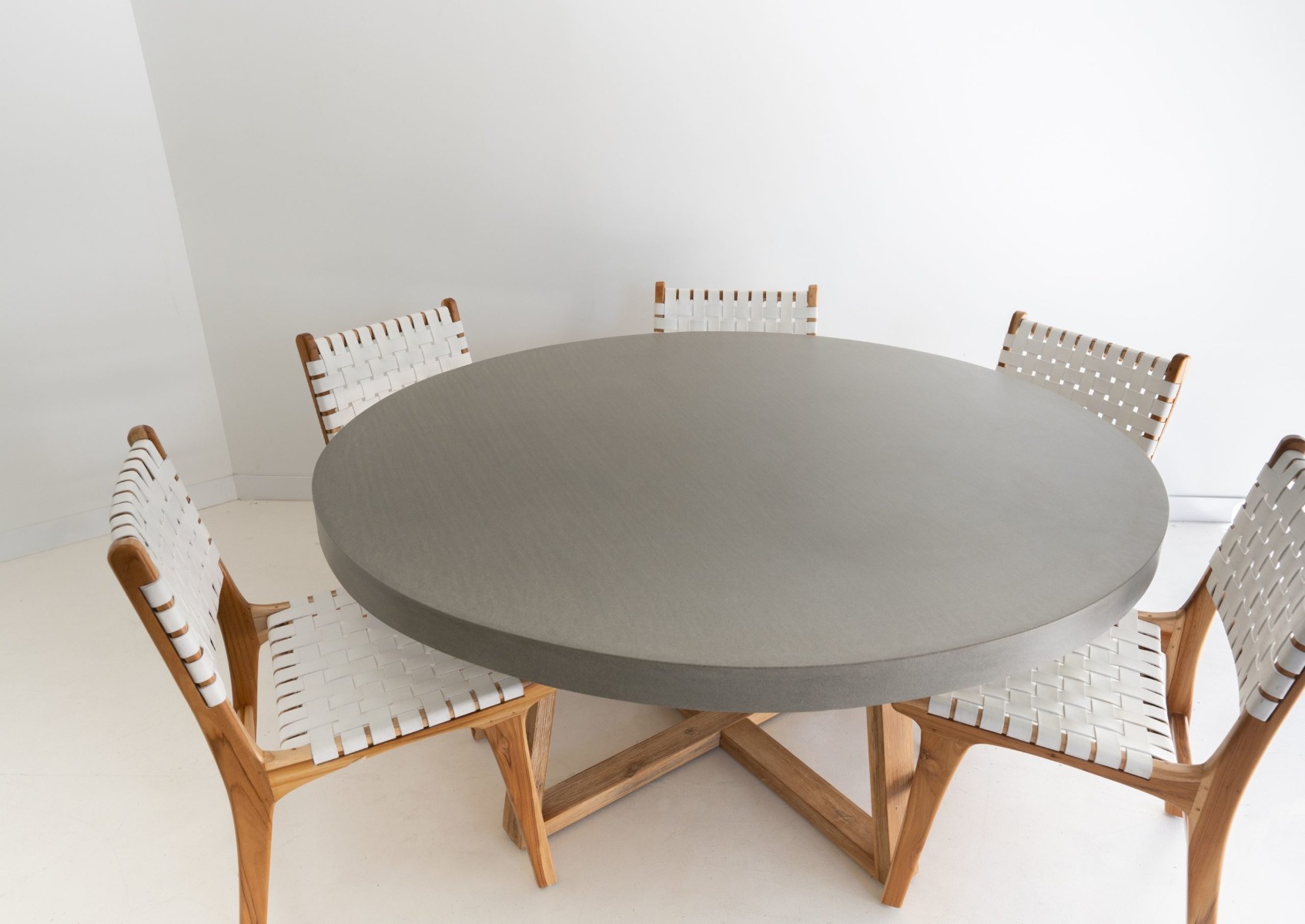 1.6m Alta Elkstone Round Dining Table – Pebble Grey with Light Honey Legs - Image 9