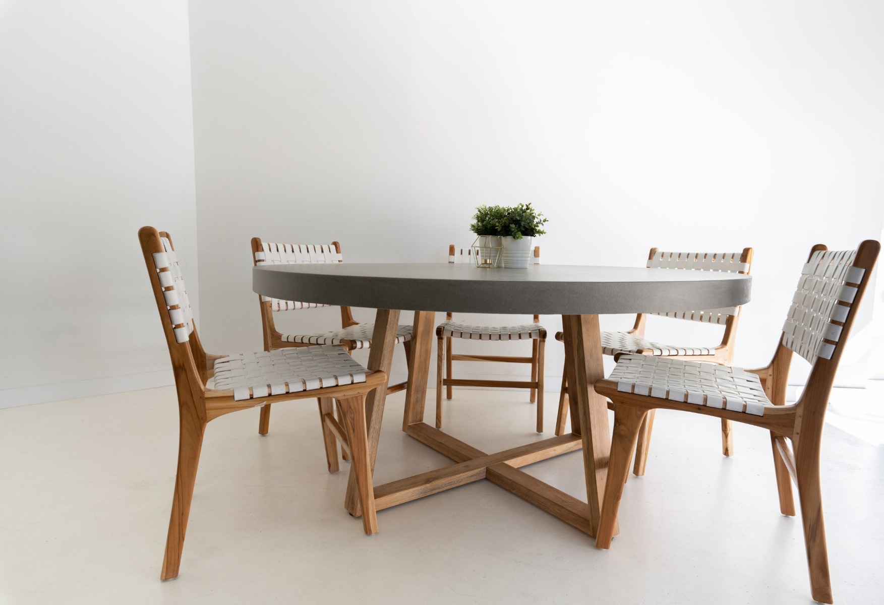 1.6m Alta Elkstone Round Dining Table – Pebble Grey with Light Honey Legs - Image 10