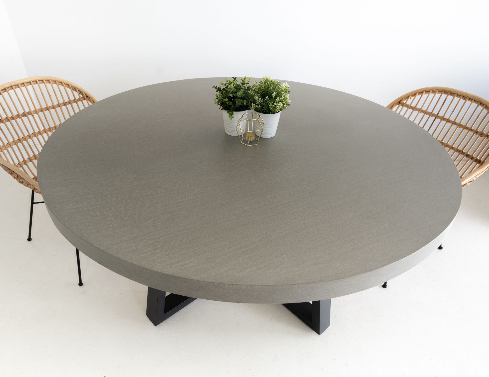 1.6m Alta Elkstone Round Dining Table – Pebble Grey with Black Powder Coated Legs - Image 2