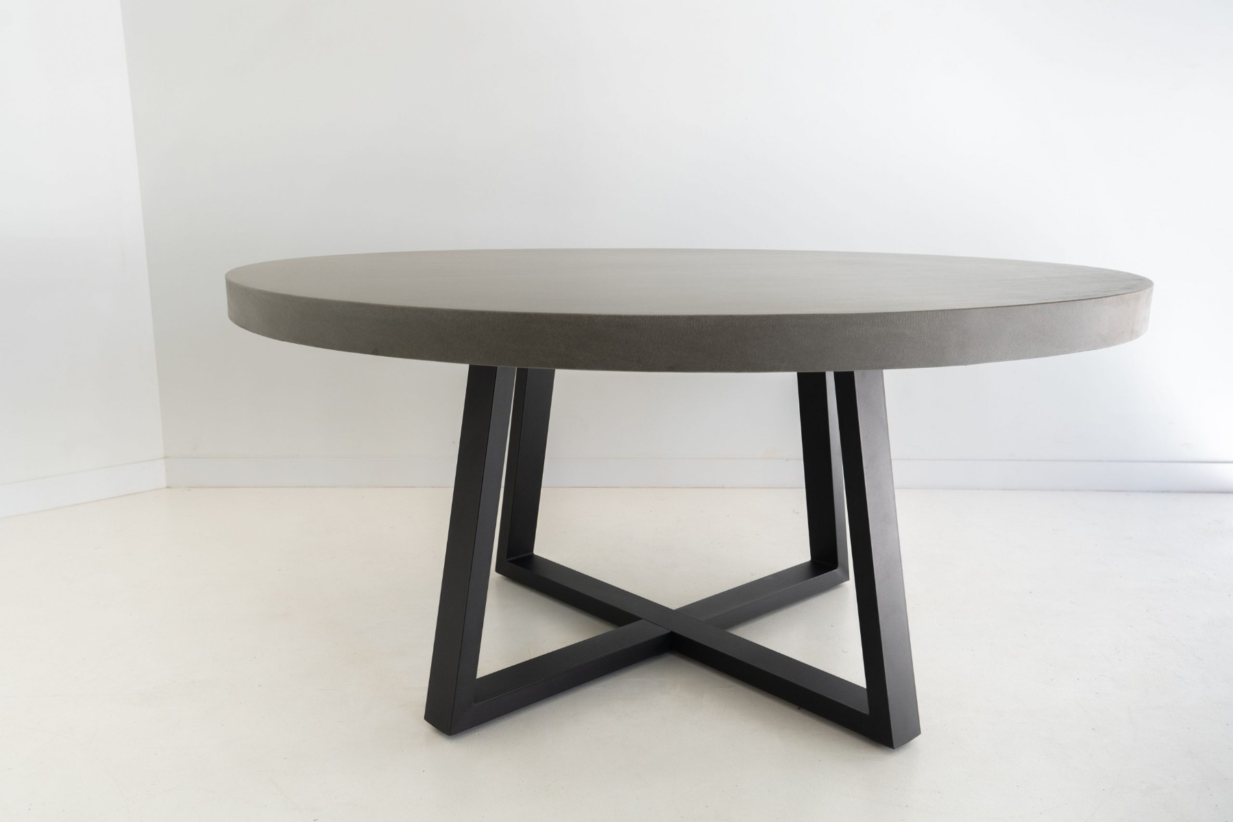 1.6m Alta Elkstone Round Dining Table – Pebble Grey with Black Powder Coated Legs - Image 4