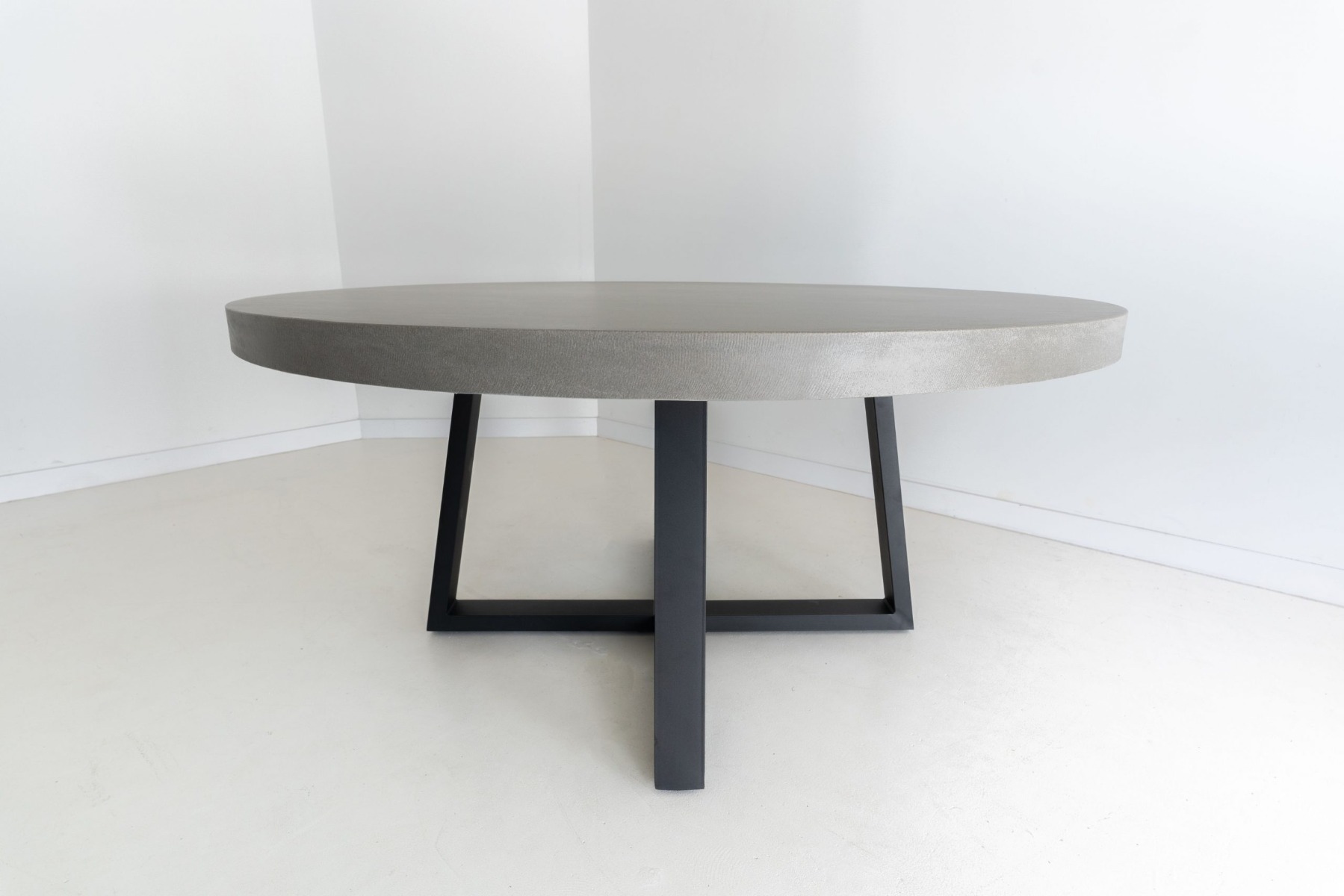 1.6m Alta Elkstone Round Dining Table – Pebble Grey with Black Powder Coated Legs - Image 5