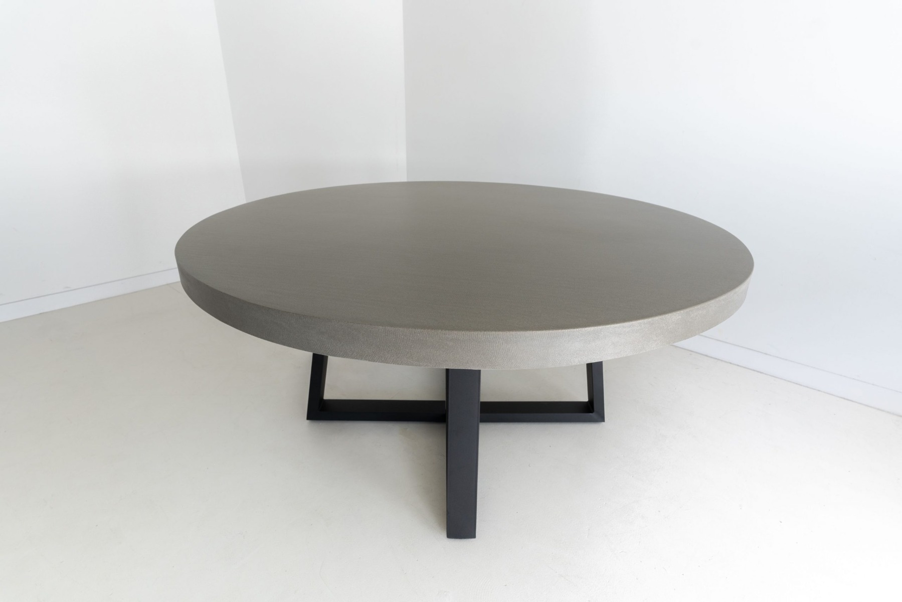 1.6m Alta Elkstone Round Dining Table – Pebble Grey with Black Powder Coated Legs - Image 6
