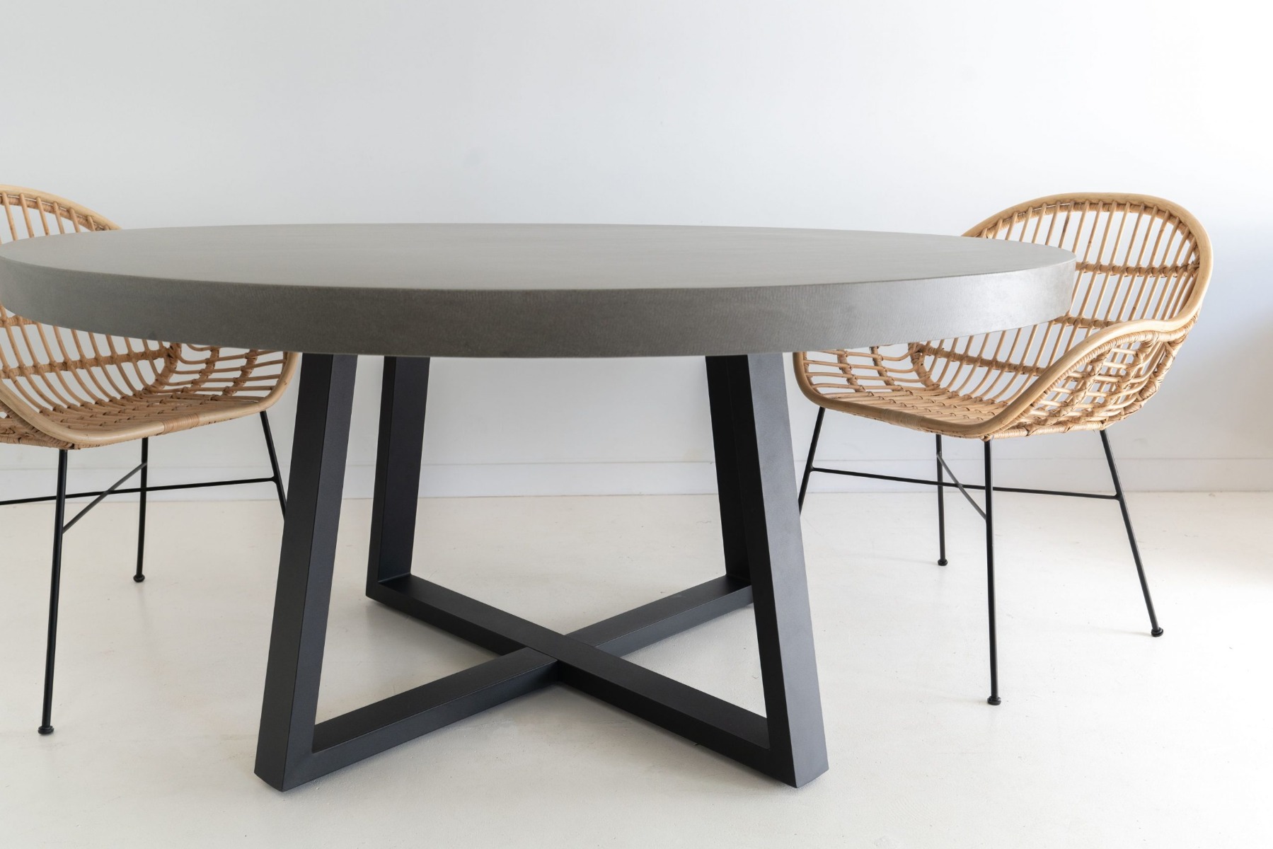 1.6m Alta Elkstone Round Dining Table – Pebble Grey with Black Powder Coated Legs - Image 8