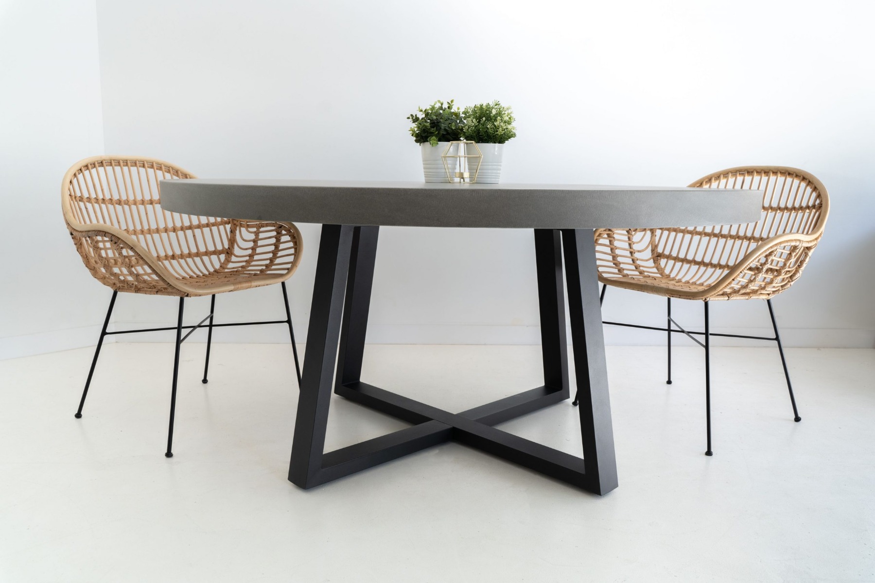 1.6m Alta Elkstone Round Dining Table – Pebble Grey with Black Powder Coated Legs - Image 9