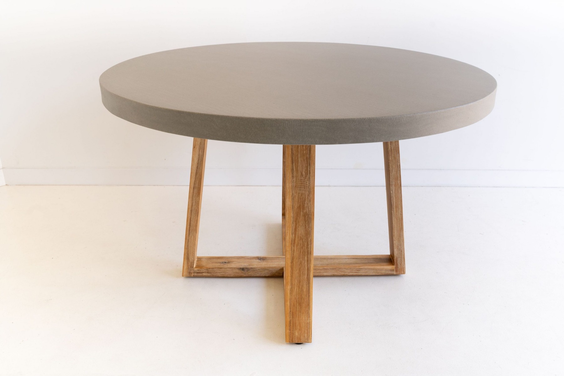 1.0m Alta Elkstone RoundDining Table – Pebble Grey with Light Honey Legs - Image 2