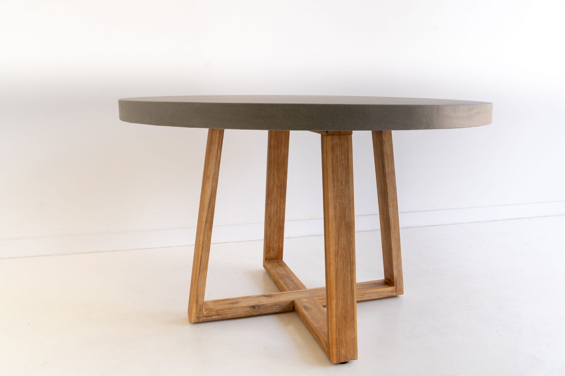 1.0m Alta Elkstone RoundDining Table – Pebble Grey with Light Honey Legs - Image 5