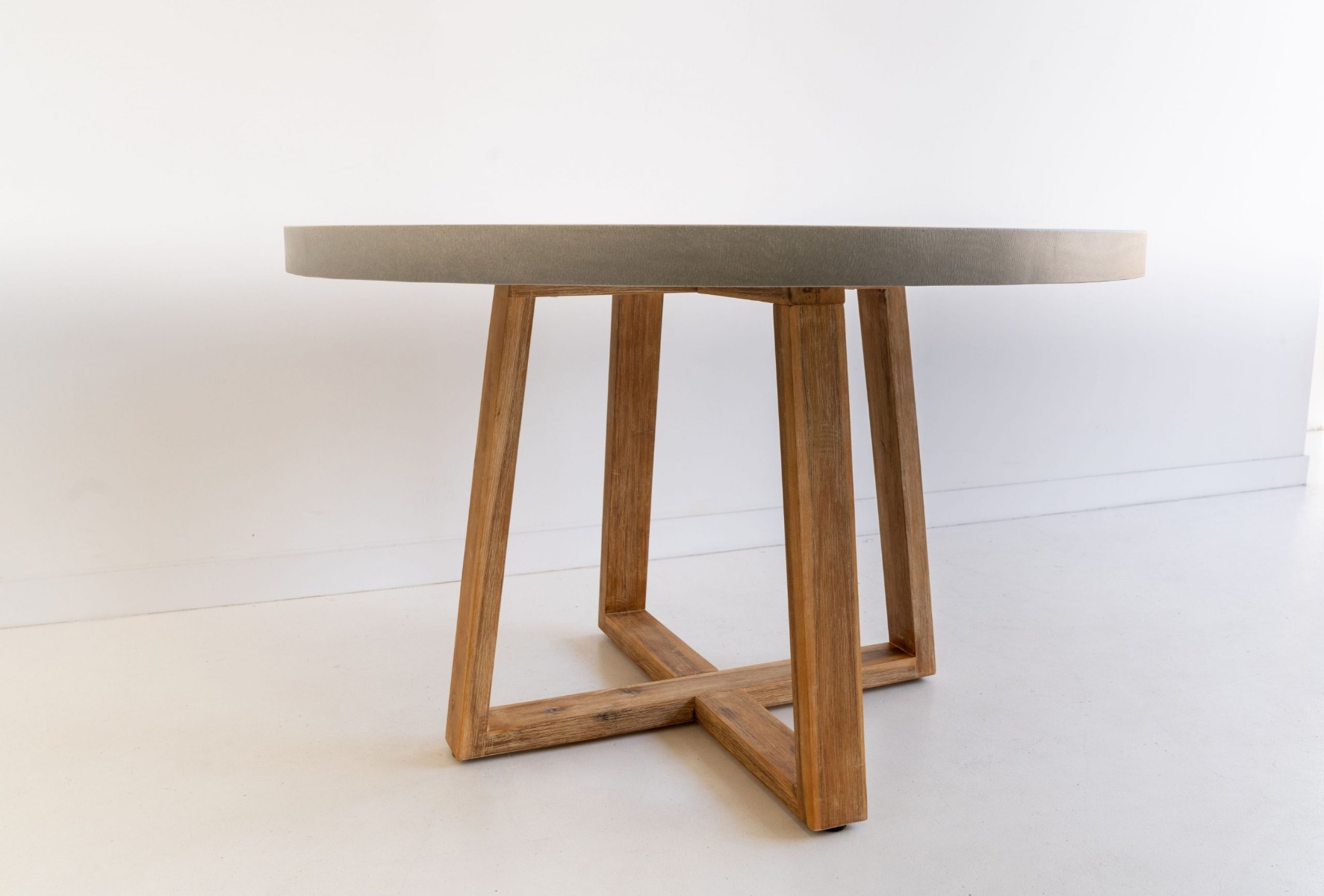 1.0m Alta Elkstone RoundDining Table – Pebble Grey with Light Honey Legs - Image 6