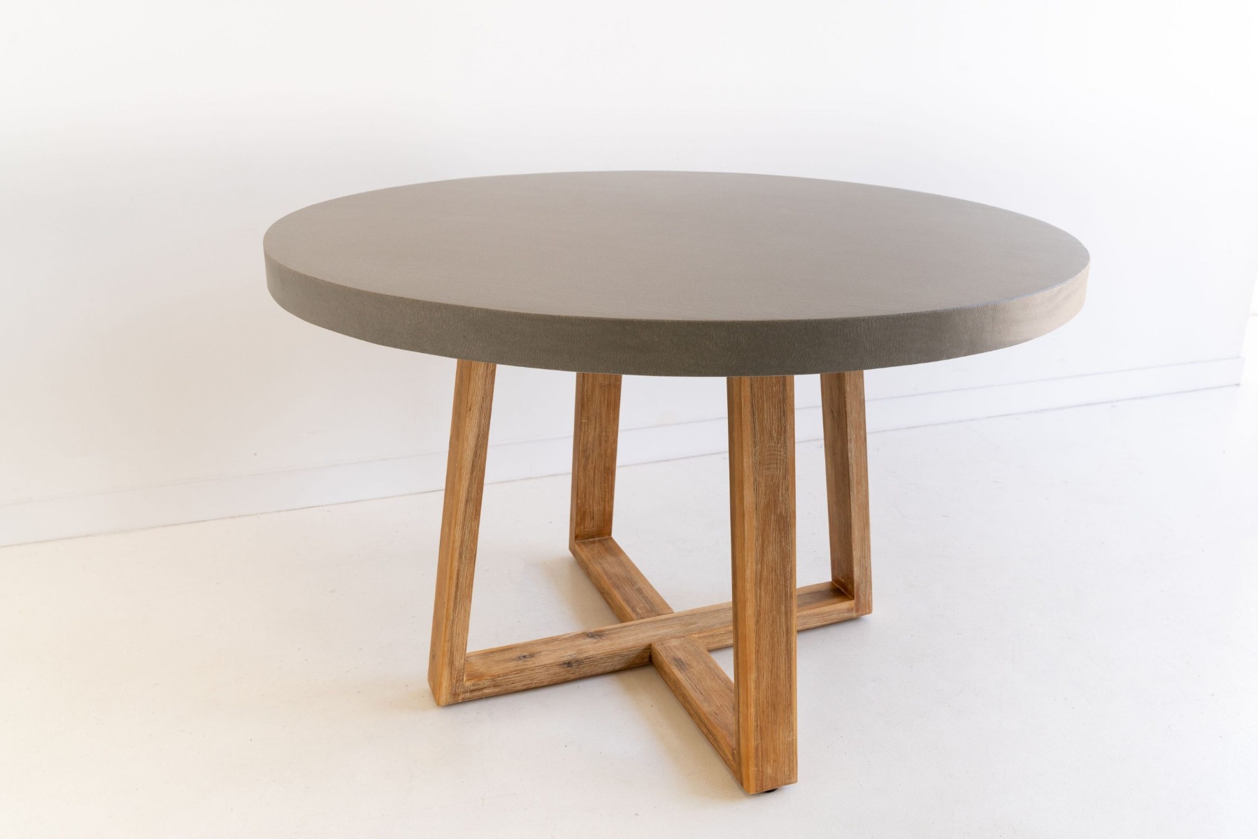 1.0m Alta Elkstone RoundDining Table – Pebble Grey with Light Honey Legs - Image 7