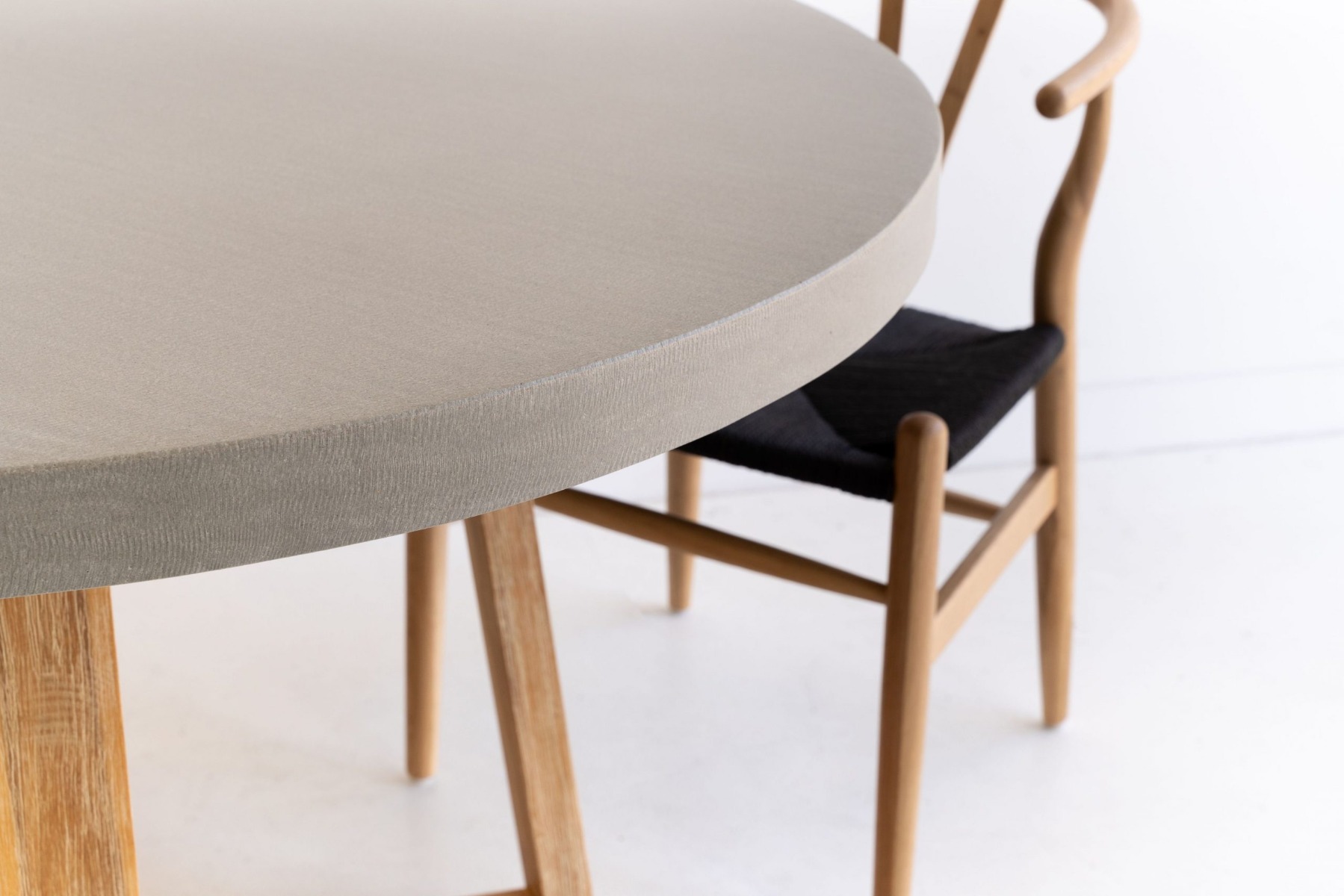 1.0m Alta Elkstone RoundDining Table – Pebble Grey with Light Honey Legs - Image 11
