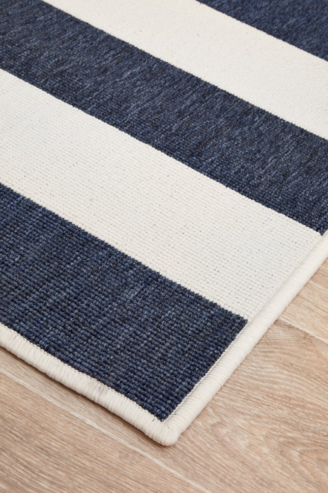 "Seaside" Hamptons Style Outdoor/Indoor Rug, Navy & White - Image 2