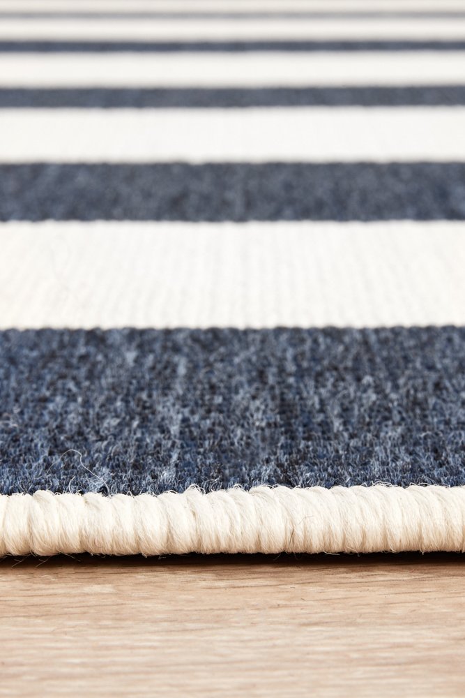 "Seaside" Hamptons Style Outdoor/Indoor Rug, Navy & White - Image 3