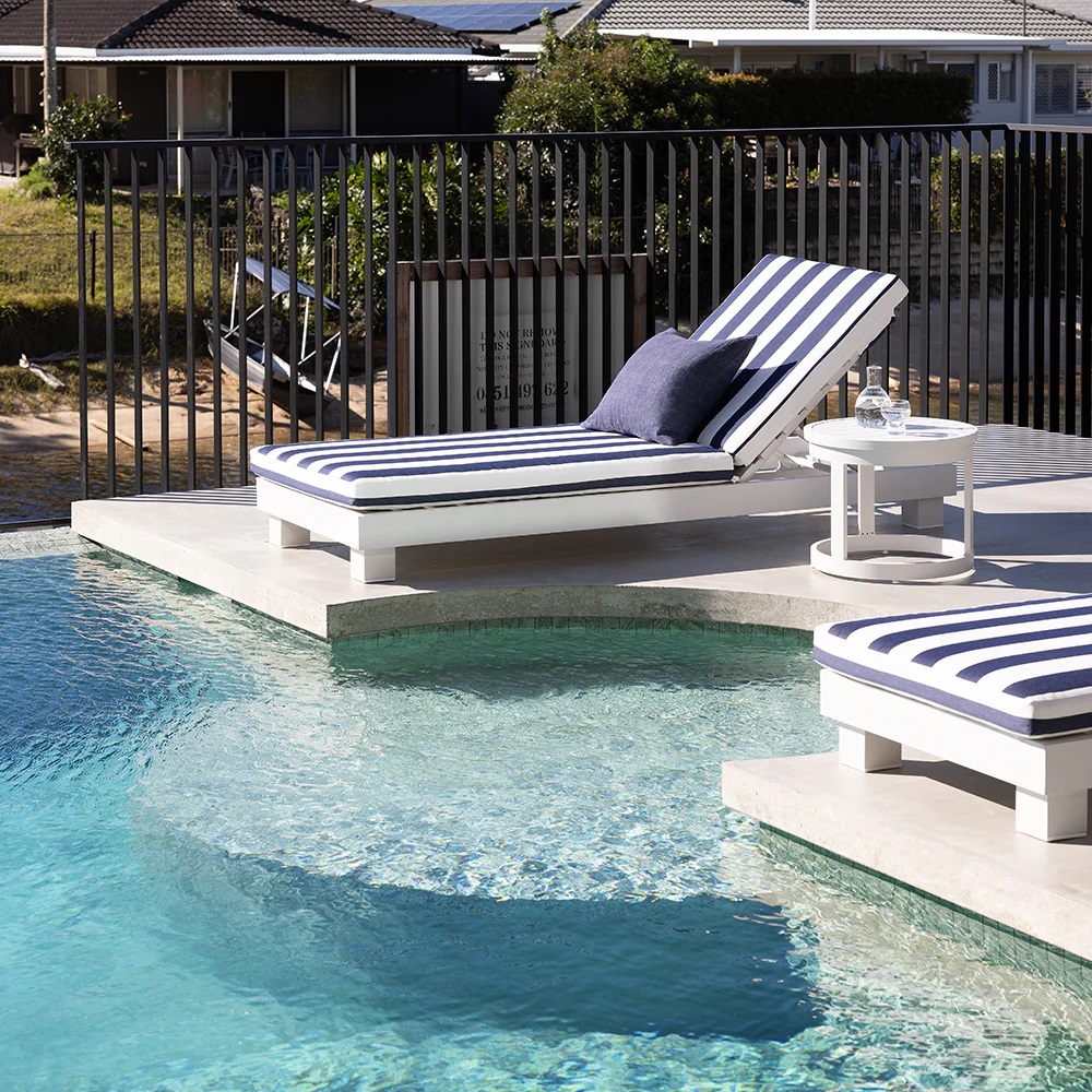 "Hawaii" Hamptons Style Aluminium Sun Lounge in White with Navy & White Stripe Cushions - Image 2