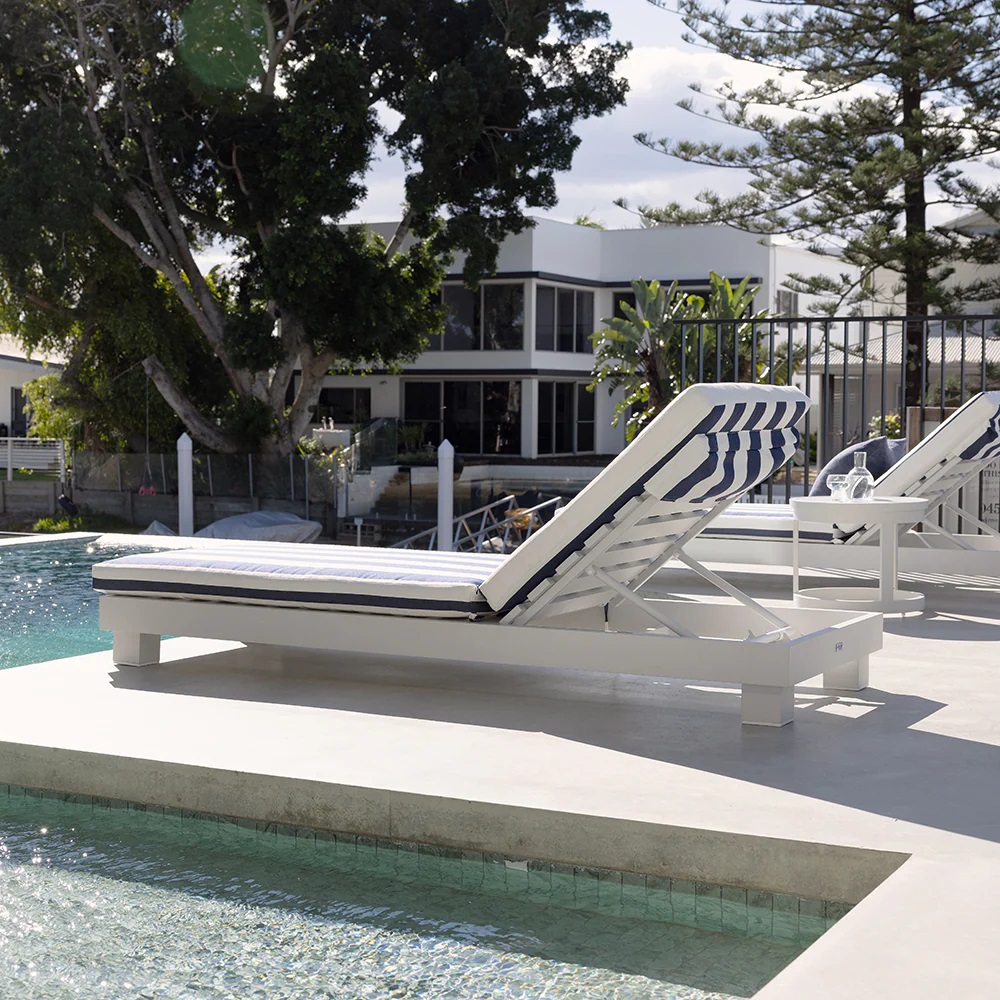 "Hawaii" Hamptons Style Aluminium Sun Lounge in White with Navy & White Stripe Cushions - Image 3